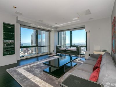 333 Bush St APT 3903