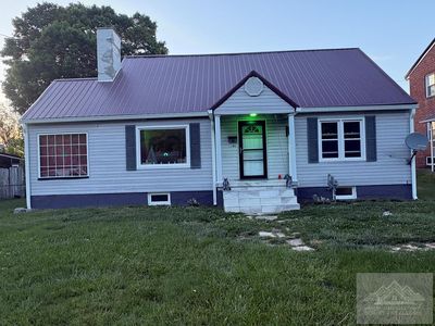 1106 James St
