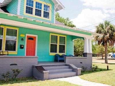 1601 E Cervantes