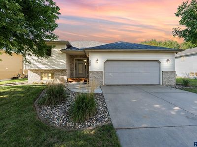 320 W 5th St