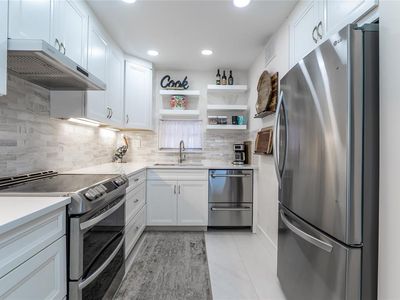 9411 N Hollybrook Lake Dr #310