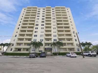 900 NE 18th Ave APT 304