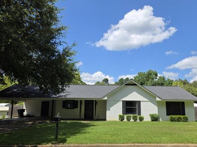 4511 Greenbriar Dr