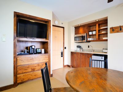 136 Country Club Dr #422