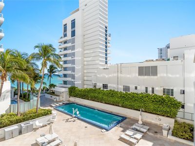 4391 Collins Ave #719