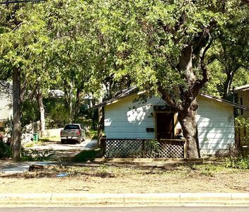2005 Sharon Ln