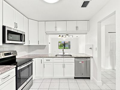 Property at 10 Seneca Court, Royal Palm Beach, FL