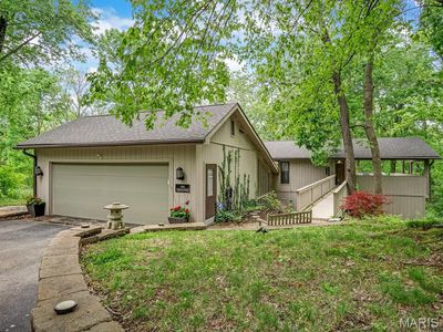 44 Larkmoor Dr