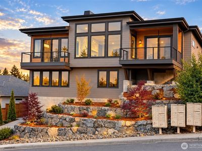 3913 Rock Ridge Parkway