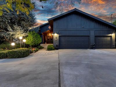 956 E Morton Hill Avenue