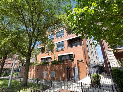 934 W Cuyler Ave APT 4B