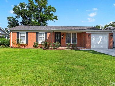 Property at 7437 Sunset Dr, Hazelwood, MO