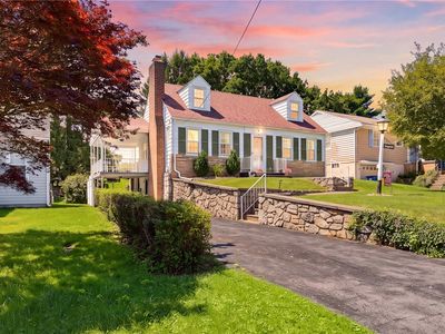 93 Violet St