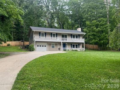 11 Greenwood Acres Dr