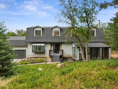 90 E Broadhollow Dr