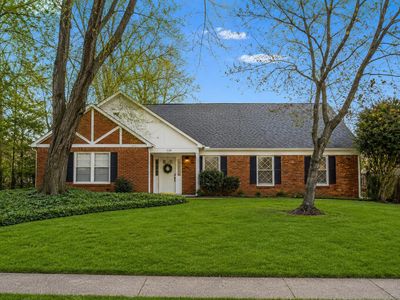 130 Greenbriar Dr
