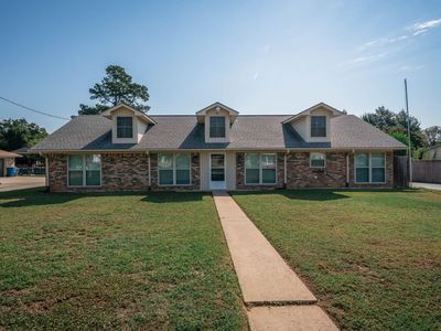 1304 Steve St
