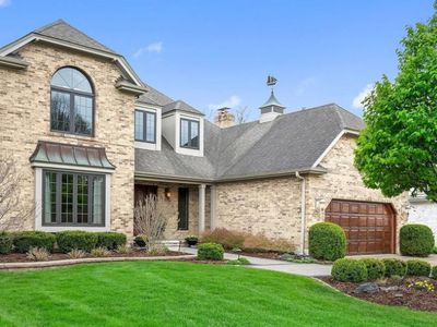 2S517 Danbury Dr
