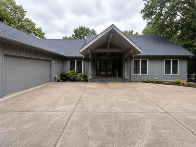 56 N Lakeshore Dr