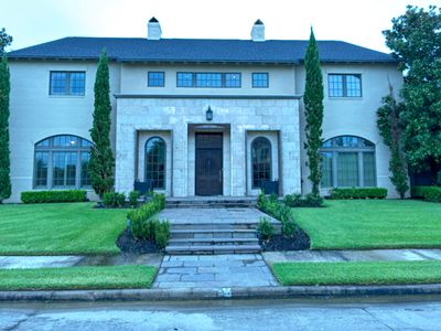 5280 Fairmont Dr
