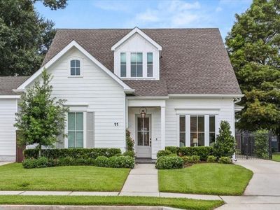 11 Metairie Ct