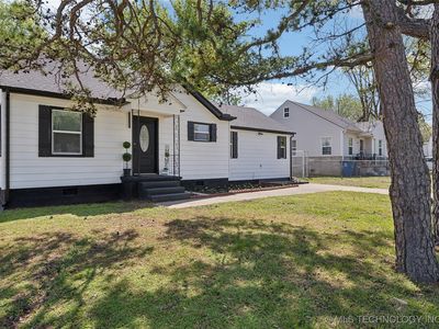 332 E 27th Pl N