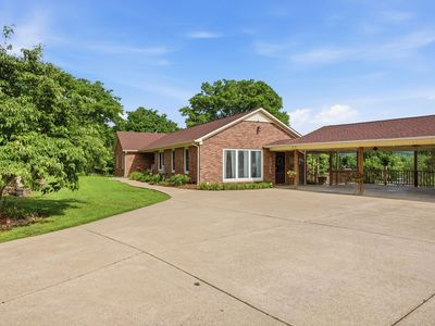 750 Mountain View Dr