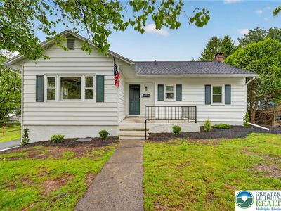 Property at 223 Oak Ave, Pen Argyl, PA