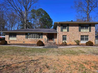 725 Mira Vista Dr SE