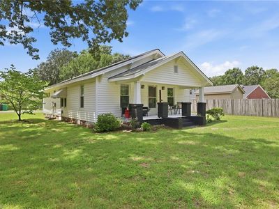 106 Crestwood Cir
