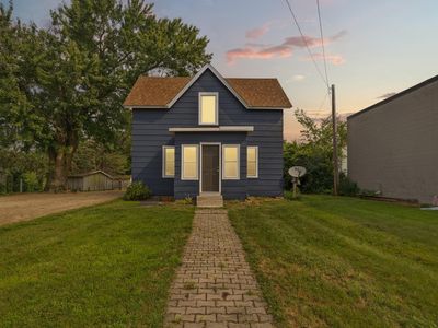 210 W Holly St