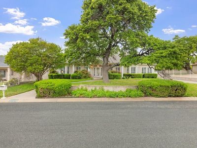 2208 Amberstone