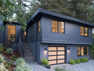 225 W BALTIMORE Avenue