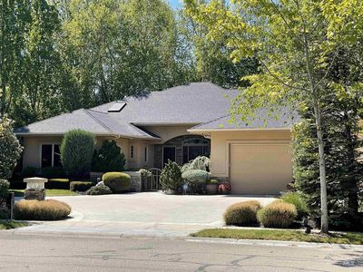 705 N Cobblestone Way