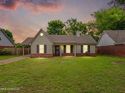 5652 Kentwood Dr
