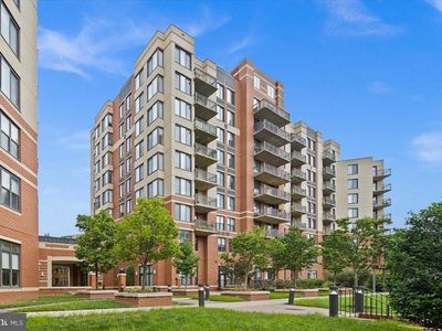 2220 N Fairfax Dr #708