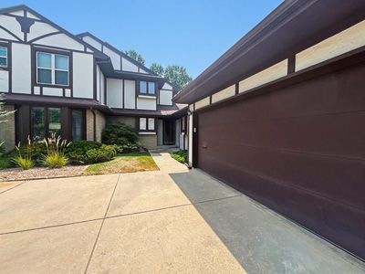641 N Woodlawn St APT 27