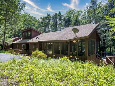 317 Lakeshore Dr