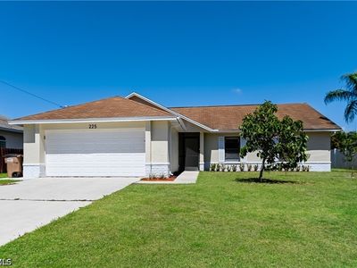 225 SW 37th St