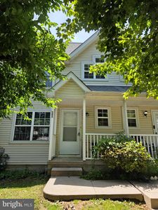 203 River Ct