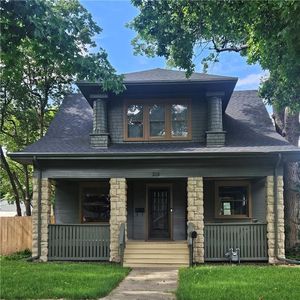 315 W 4th St