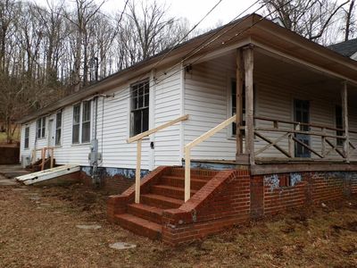 10 N Hillcrest Dr SE