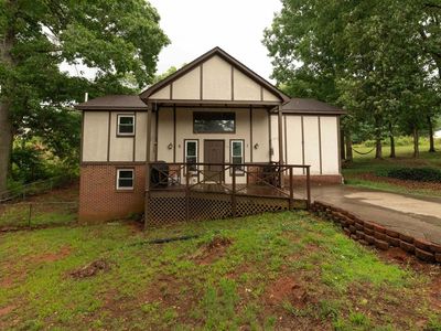 10 Danbury Ln