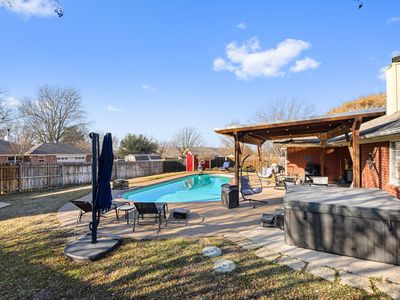 Property at 1701 Oakmeadow Dr, Decatur, TX