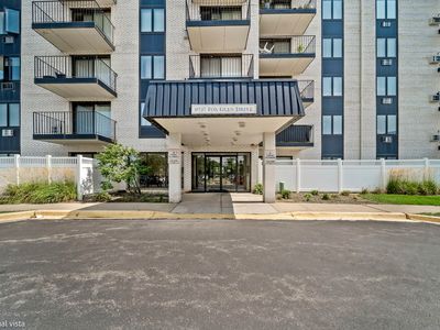 Property at 9737 N Fox Glen Dr APT 1G, Niles, IL