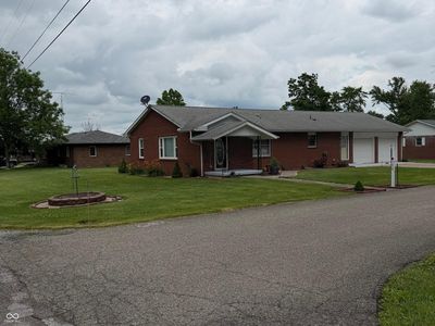 130 W Redbud St