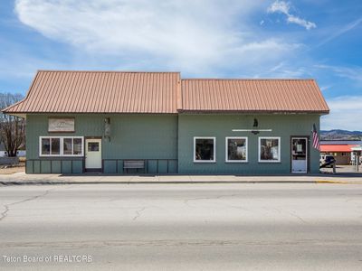 391 N Main St