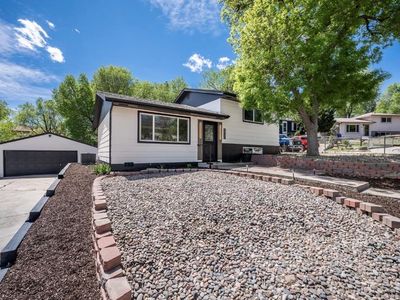 2537 Camelot Ct