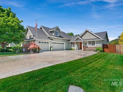 559 S Black Oak Ave