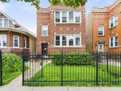 5233 W Potomac Ave